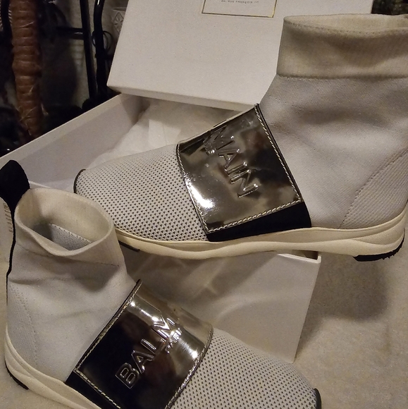 Balmain - Picture 2 of 5